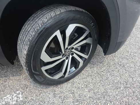 Used 2023 Volkswagen Atlas Cross Sport SEL AWD/4WD image 9