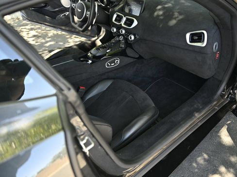 Used 2020 Aston Martin V8 Vantage Coupe RWD image 23