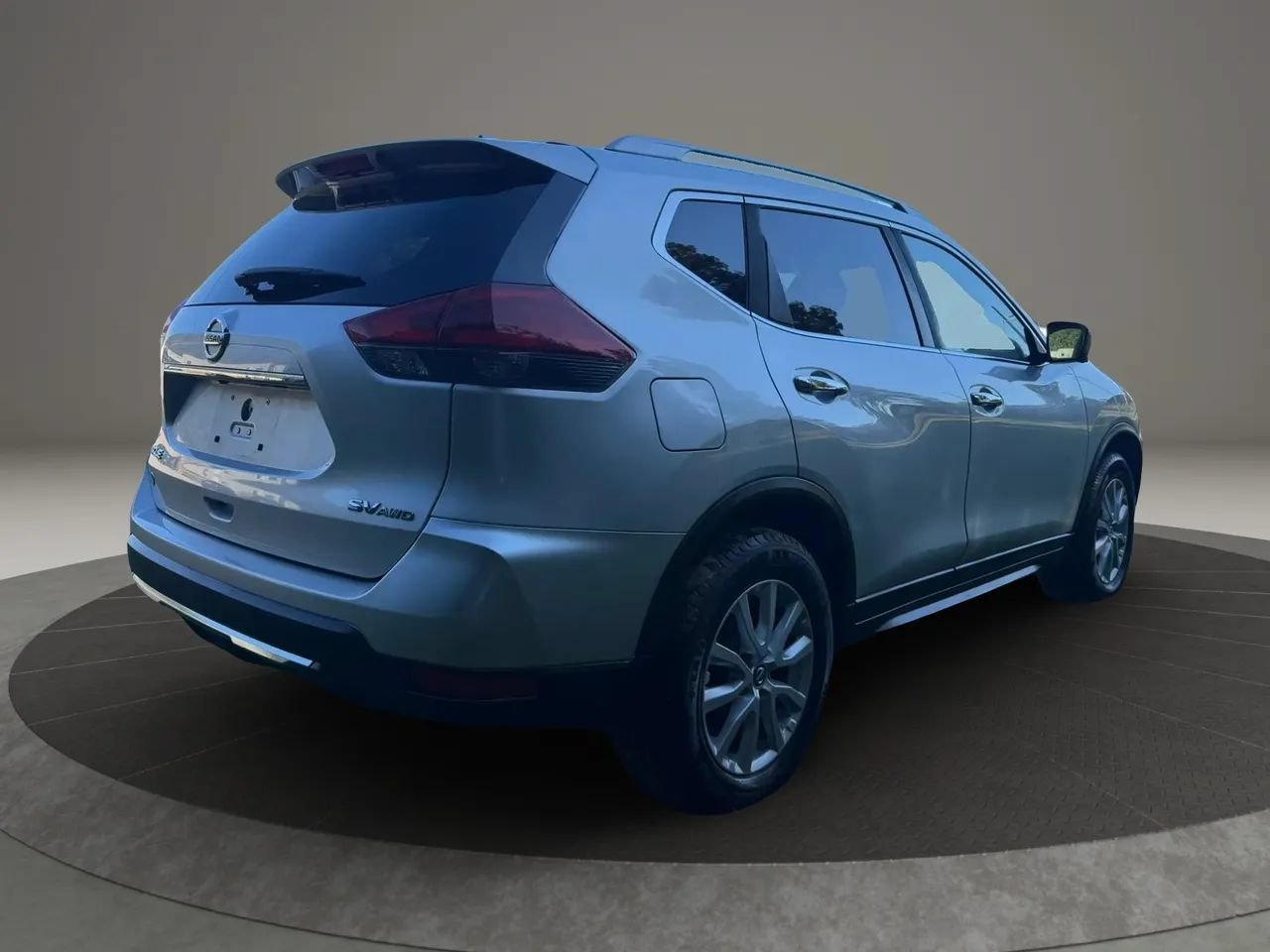 Used 2018 Nissan Rogue SV w/ Sun & Sound Touring Package AWD/4WD image 5