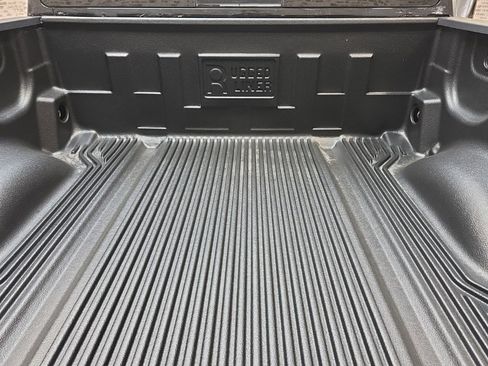 Used 2021 Nissan Titan S w/ S Utility Package image 13