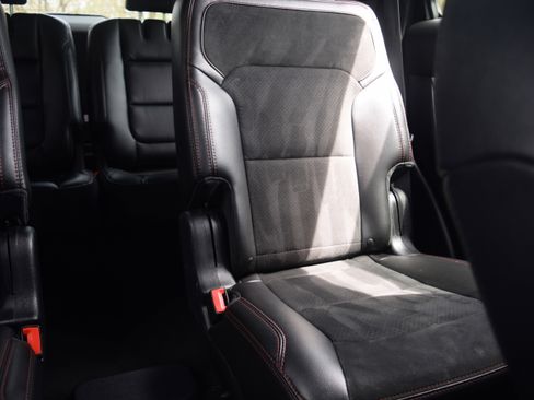 Used 2018 Ford Explorer XLT w/ Equipment Group 202A image 17