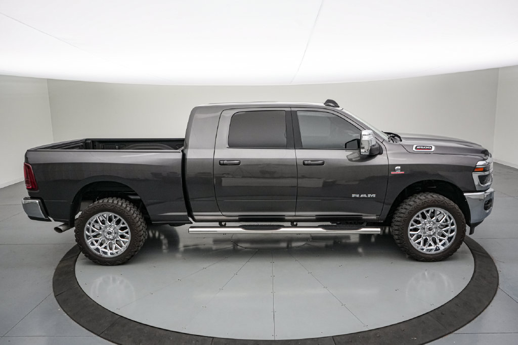 Used 2025 RAM 2500 Laramie AWD/4WD image 3