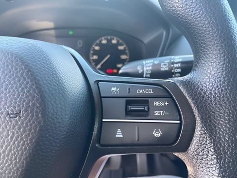 Used 2025 Honda HR-V LX image 16