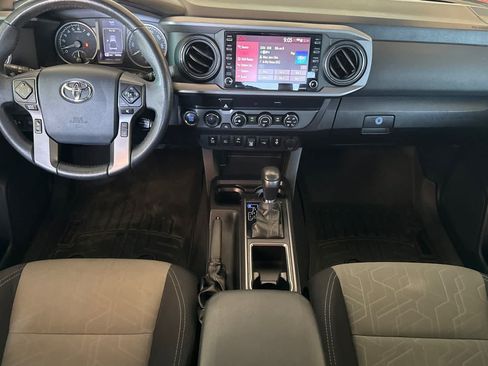 Used 2020 Toyota Tacoma TRD Off-Road w/ Technology Package AWD/4WD image 13