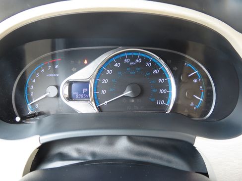 Used 2011 Toyota Sienna XLE w/ XLE Navigation Pkg FWD image 19