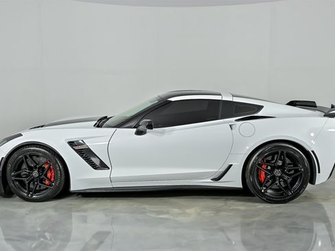 Used 2016 Chevrolet Corvette Z06 w/ 3LZ Preferred Equipment Group RWD image 7