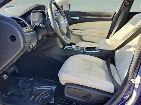 Used 2017 Chrysler 300 C w/ Safetytec Plus Group image 9