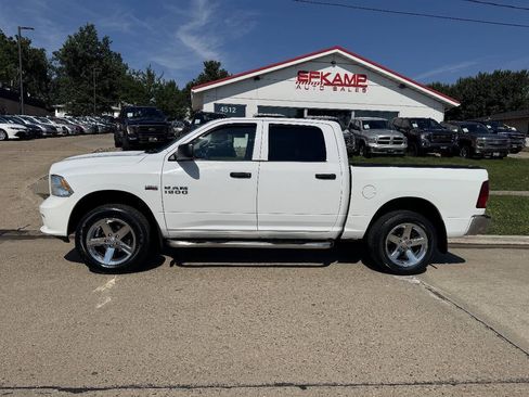 Used 2017 RAM 1500 Express AWD/4WD image 2