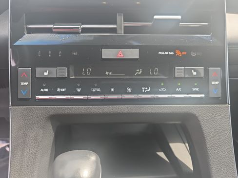 Used 2022 Toyota Avalon XLE w/ Moonroof Package FWD image 23