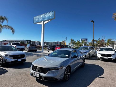 Used 2023 Honda Accord Sport image 2