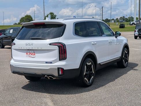 Used 2023 Kia Telluride EX w/ EX Captain's Chair Package FWD image 7