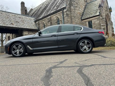 Used 2022 BMW 530i xDrive w/ Convenience Package image 10