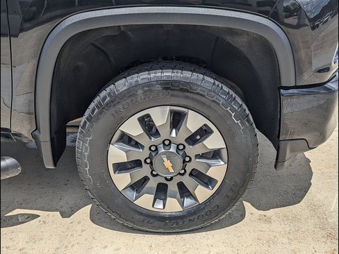Used 2022 Chevrolet Silverado 2500 Custom w/ Custom Value Package AWD/4WD image 17