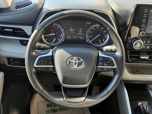 Used 2022 Toyota Highlander XLE image 17