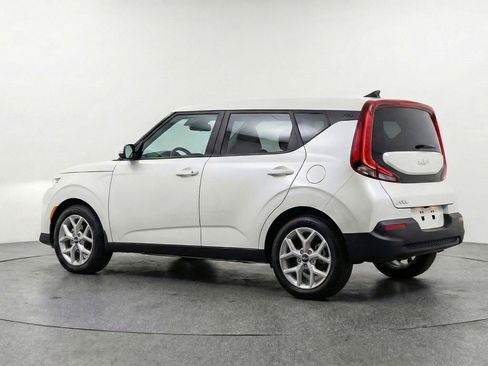 Used 2025 Kia Soul LX w/ LX Technology Package FWD image 6