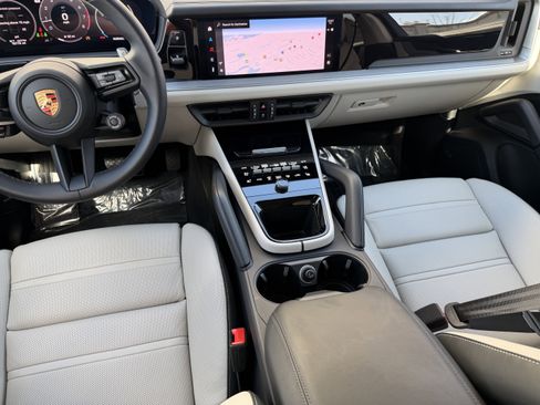 Certified 2024 Porsche Cayenne Coupe image 20