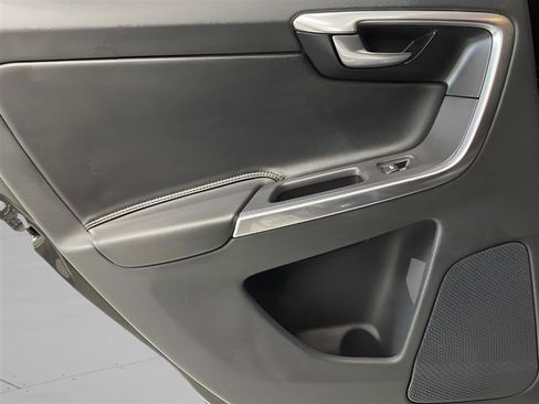 Used 2016 Volvo XC60 T5 Premier image 11