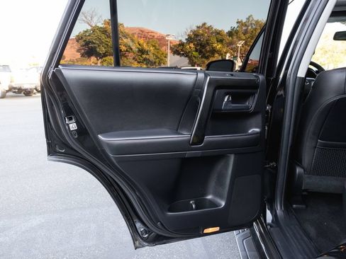 Certified 2024 Toyota 4Runner TRD Off-Road Premium w/ Moonroof Package AWD/4WD image 30