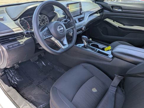 Used 2024 Nissan Altima 2.5 SV FWD image 25