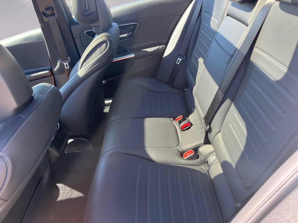 Used 2023 Mercedes-Benz C 300 4MATIC Sedan image 13