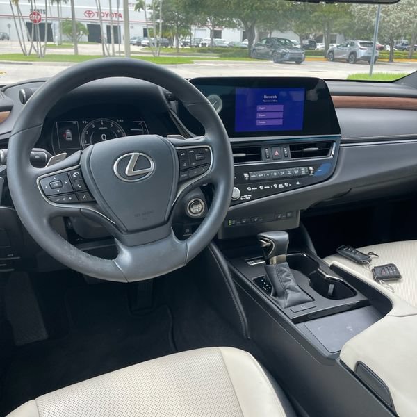Used 2024 Lexus ES 350 w/ Premium Package FWD image 3