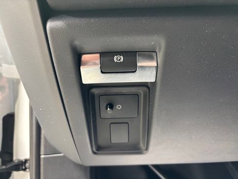 Used 2023 Land Rover Defender 110 X-Dynamic SE image 21