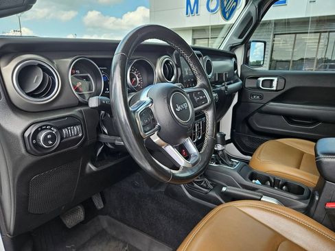 Used 2022 Jeep Gladiator Rubicon w/ Dual Top Group AWD/4WD image 15