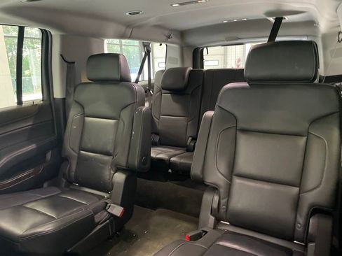 Used 2018 Chevrolet Suburban LT image 13