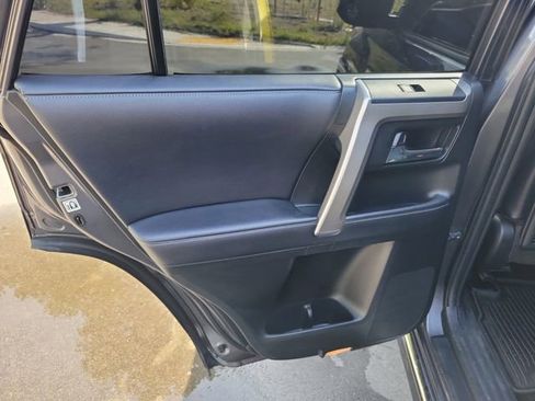 Used 2018 Toyota 4Runner Limited AWD/4WD image 30