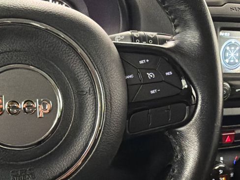 Used 2017 Jeep Renegade Altitude FWD image 20