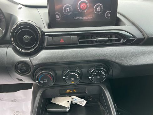 Used 2019 MAZDA MX-5 Miata Sport w/ I-ACTIVSENSE Sport Package image 18