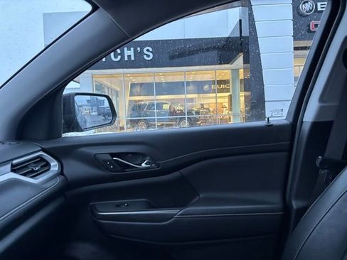 Used 2023 GMC Acadia SLT w/ Elevation Edition image 14