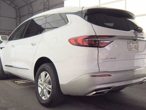 Used 2020 Buick Enclave Essence image 4