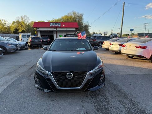 Used 2019 Nissan Altima 2.5 SV image 2