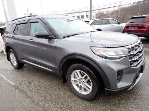 Used 2025 Ford Explorer Active image 10