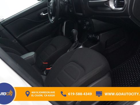 Used 2022 Jeep Renegade Latitude AWD/4WD image 8