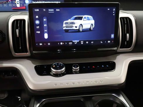 New 2026 Ford Expedition Active image 9