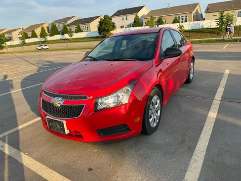 Used 2014 Chevrolet Cruze LS FWD image 2