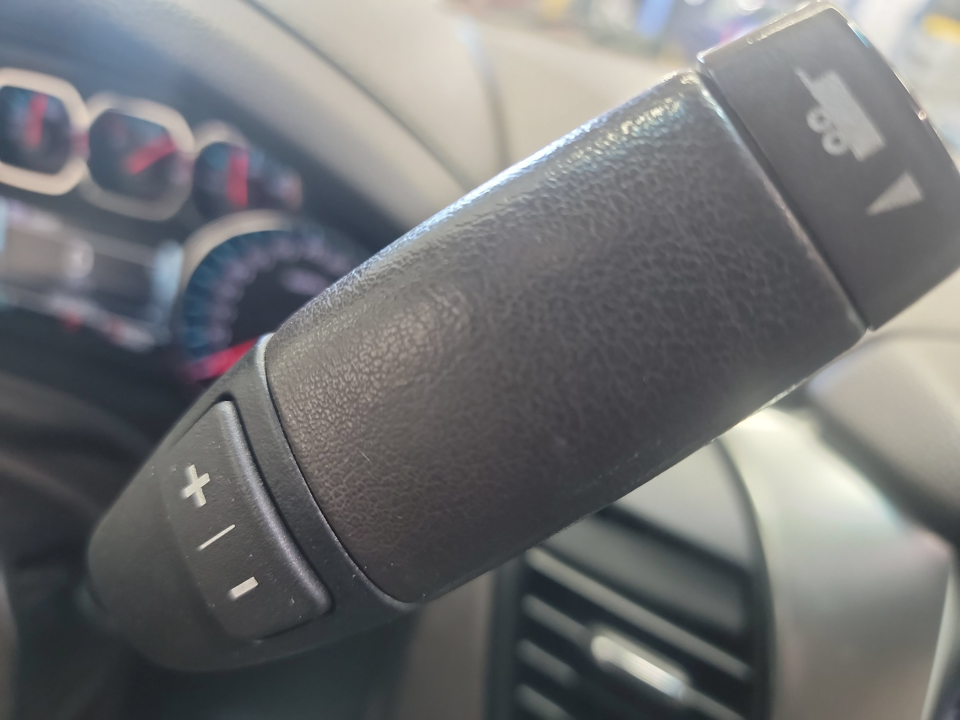 Used 2018 Chevrolet Suburban Premier AWD/4WD image 26