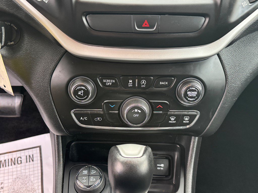 Used 2017 Jeep Cherokee Trailhawk w/ Trailer Tow Group AWD/4WD image 26