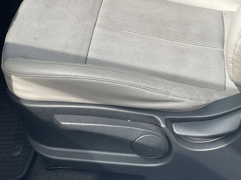 Used 2014 Hyundai Veloster w/ Style Package 02 image 9