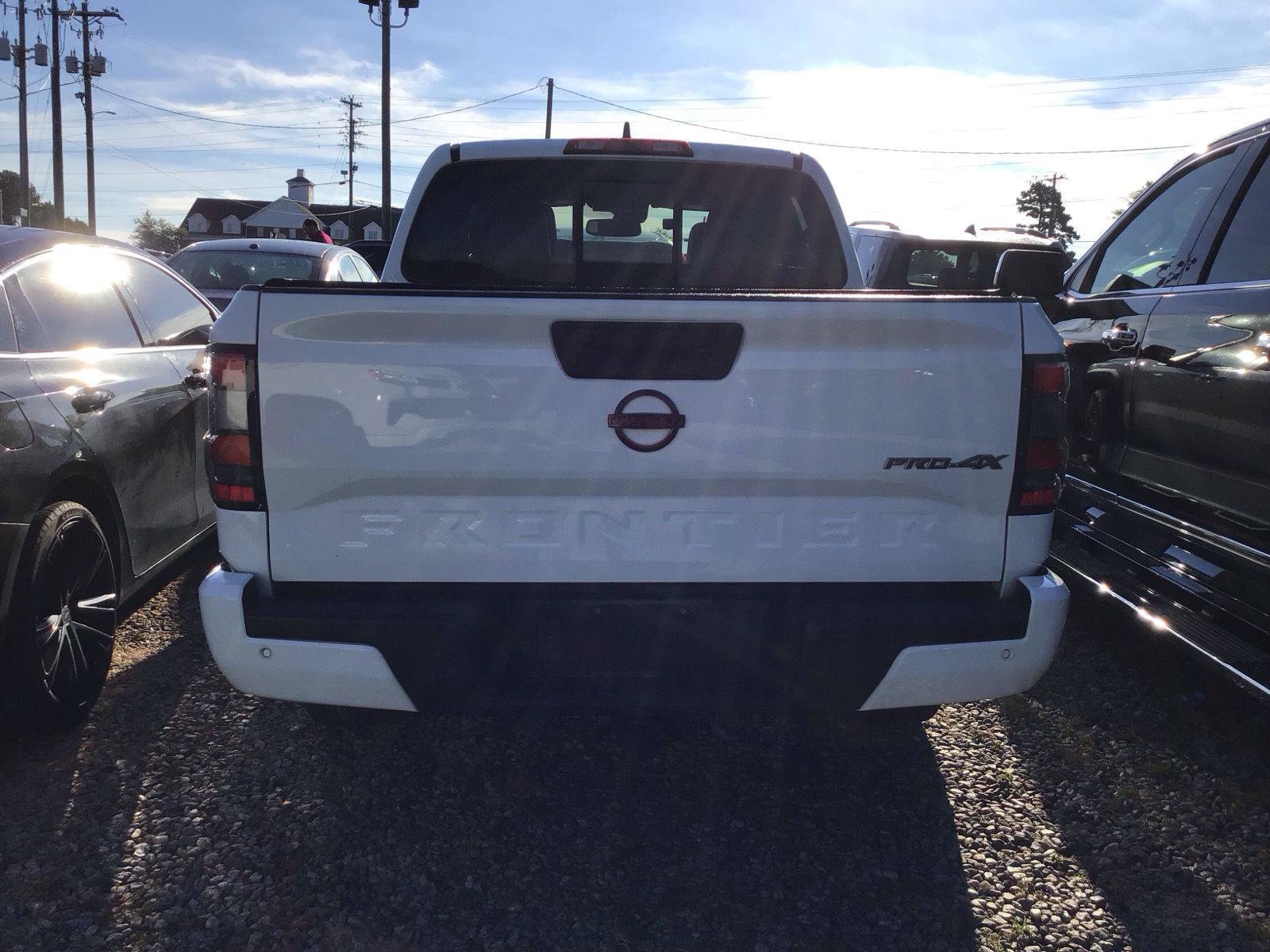 Used 2022 Nissan Frontier 4x4 Crew Cab image 3