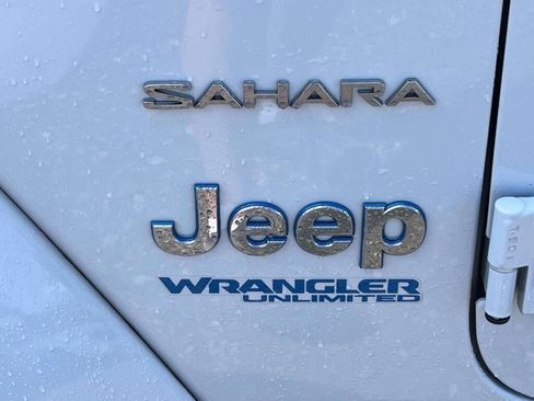 Used 2021 Jeep Wrangler Unlimited Sahara w/ Cold Weather Group AWD/4WD image 16