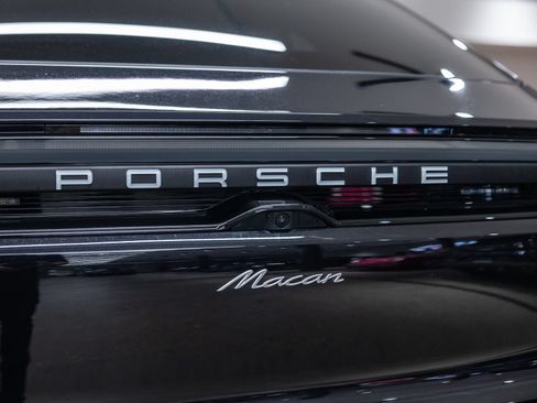 Certified 2025 Porsche Macan Electric RWD image 21