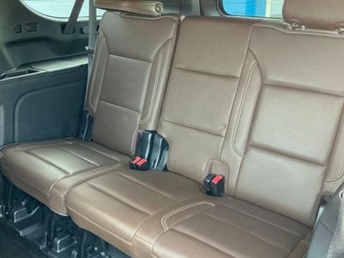Used 2022 Chevrolet Suburban High Country image 13