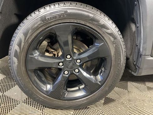 Certified 2023 Jeep Grand Cherokee Limited w/ Black Appearance Package image 13