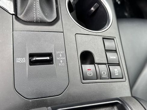 Used 2023 Toyota Highlander XLE image 36