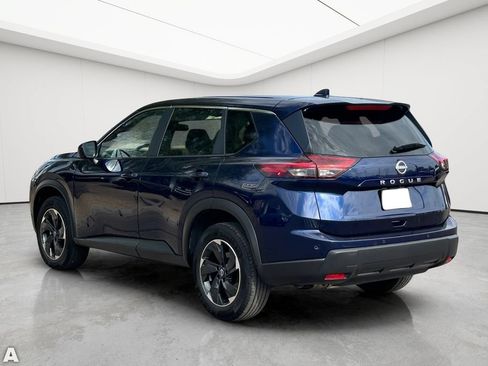 Used 2025 Nissan Rogue SV FWD image 4