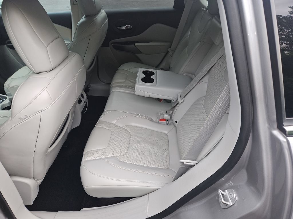 Used 2019 Jeep Cherokee Limited w/ Technology Group AWD/4WD image 24