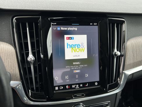 Used 2025 Volvo S90 B6 Plus image 16